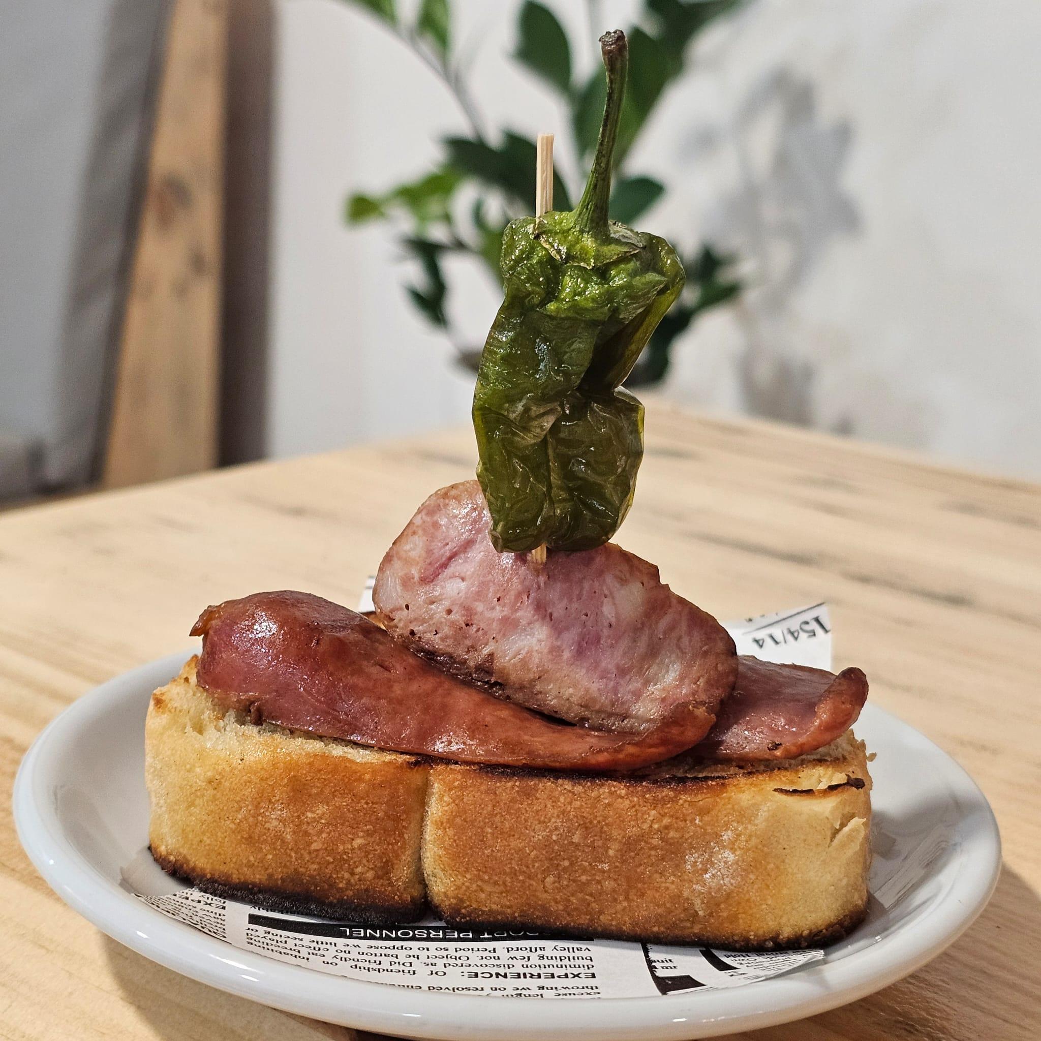 Pincho de salchicha, tapeo de Tierra de Todos