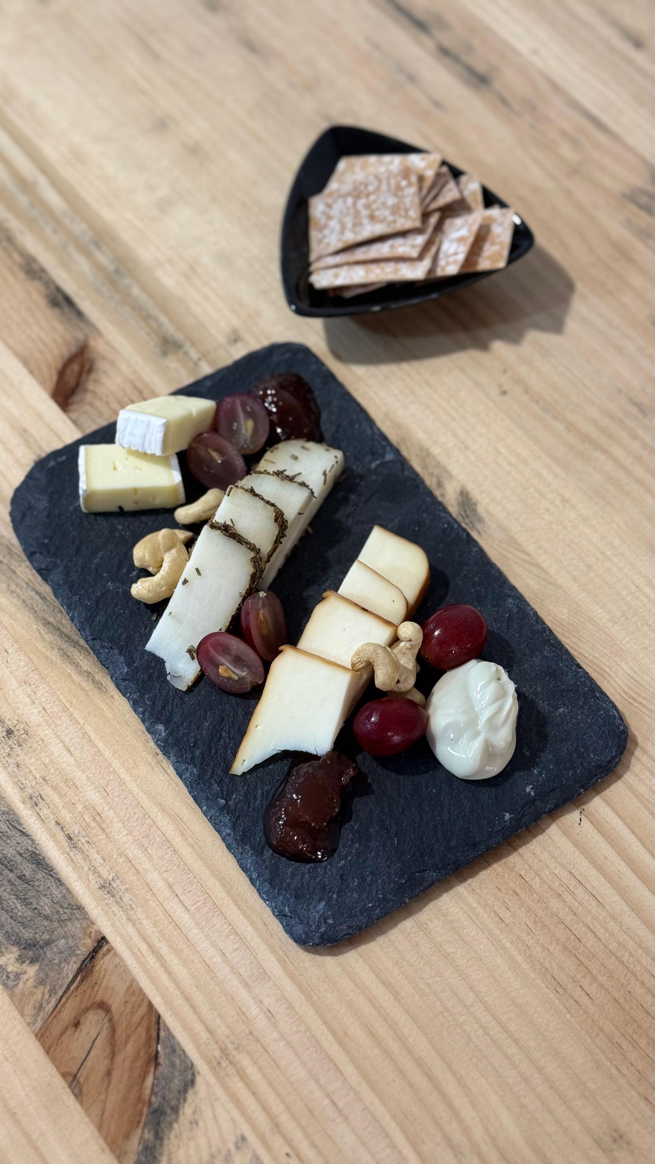 Tabla de quesos, tapeo de Tierra de Todos