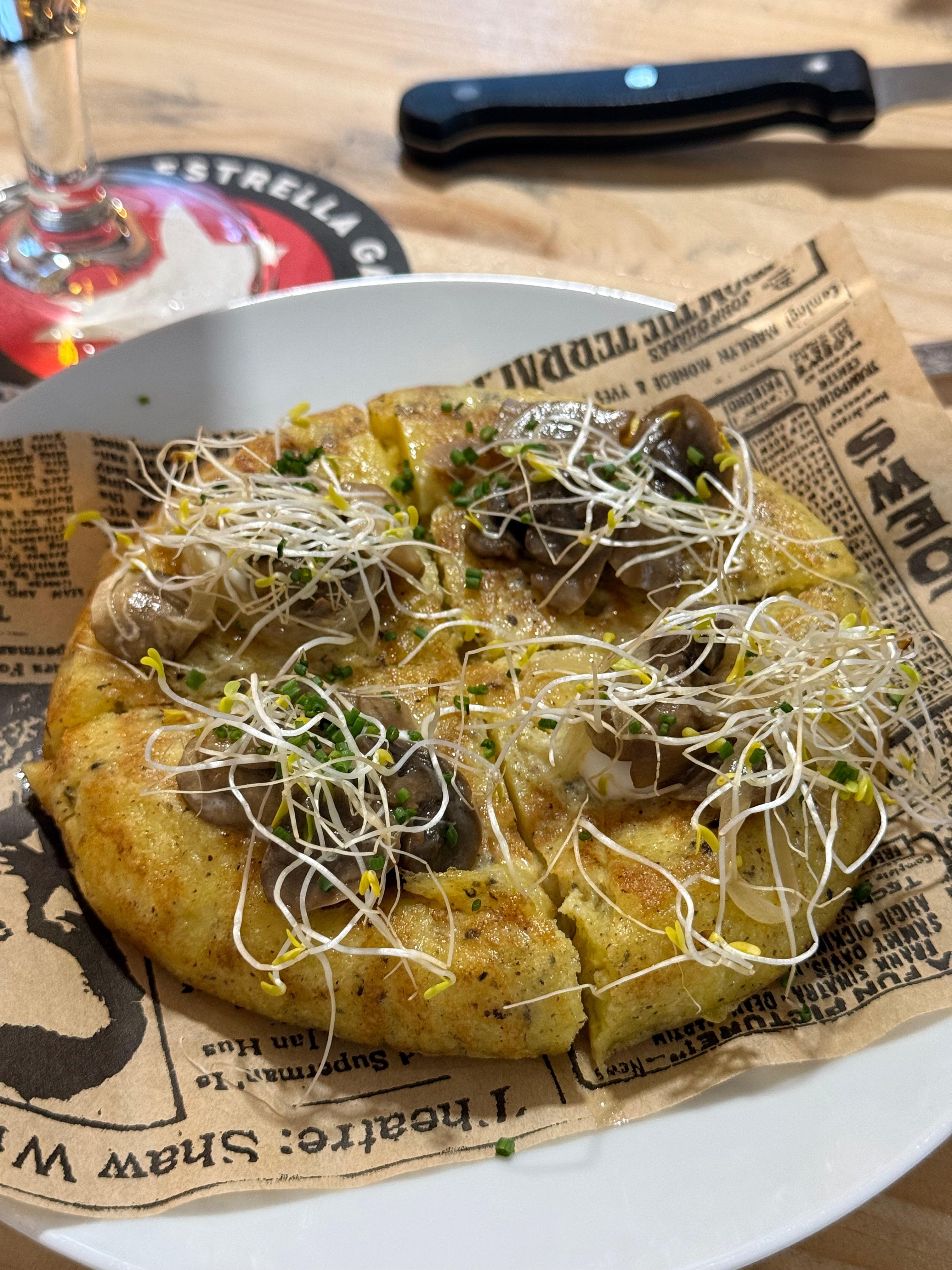Tortilla trufada, tapeo de Tierra de Todos